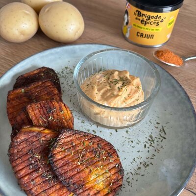 assiette-patate-accordeon-et-mayonnaise-piment-chipotle